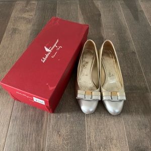 Ferragamo Vara Flat gold/silver 3cm size 6/36
